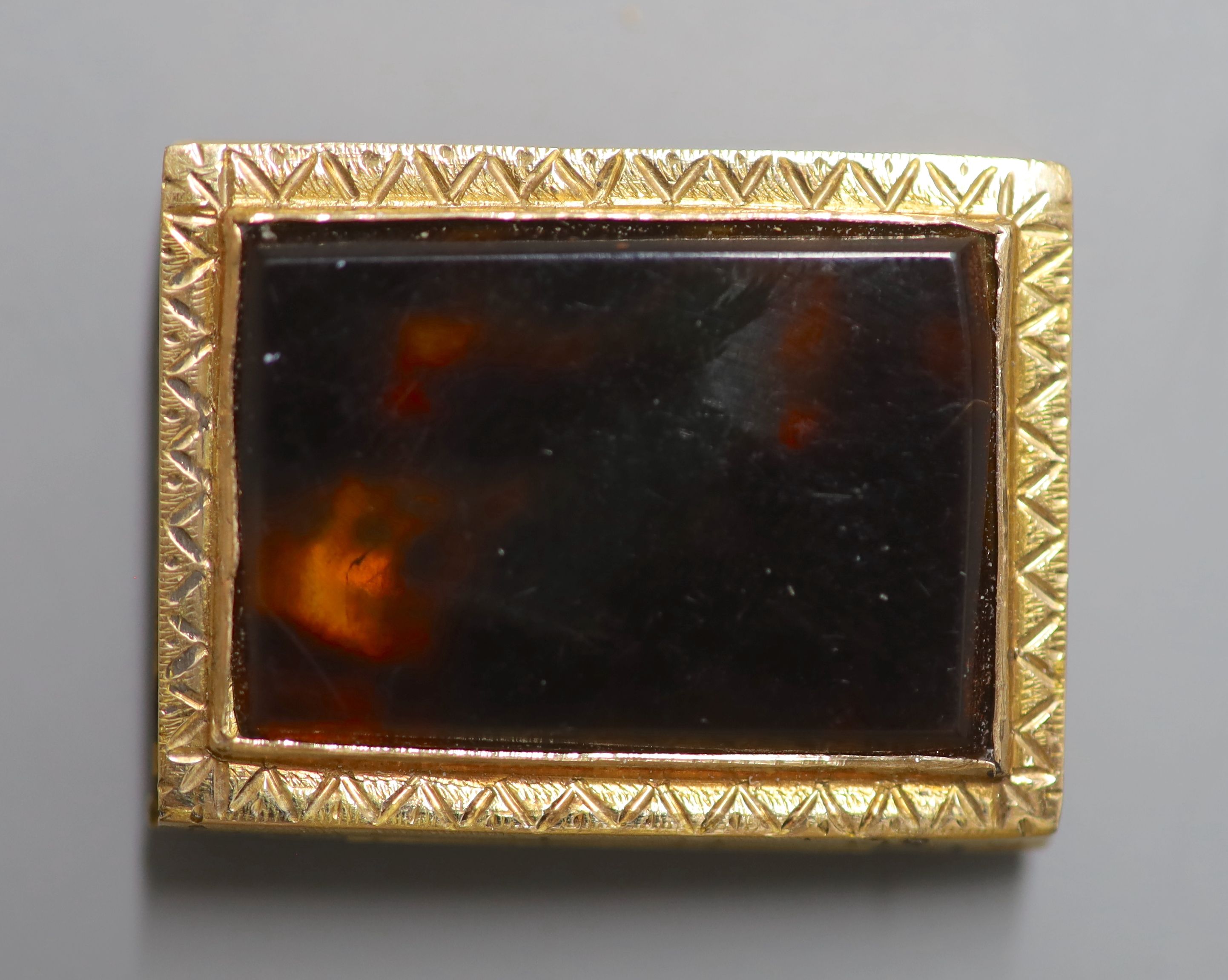 A 19th century Italian? yellow metal and tortoiseshell set rectangular vinaigrette, 26mm, gross 6.8 grams.